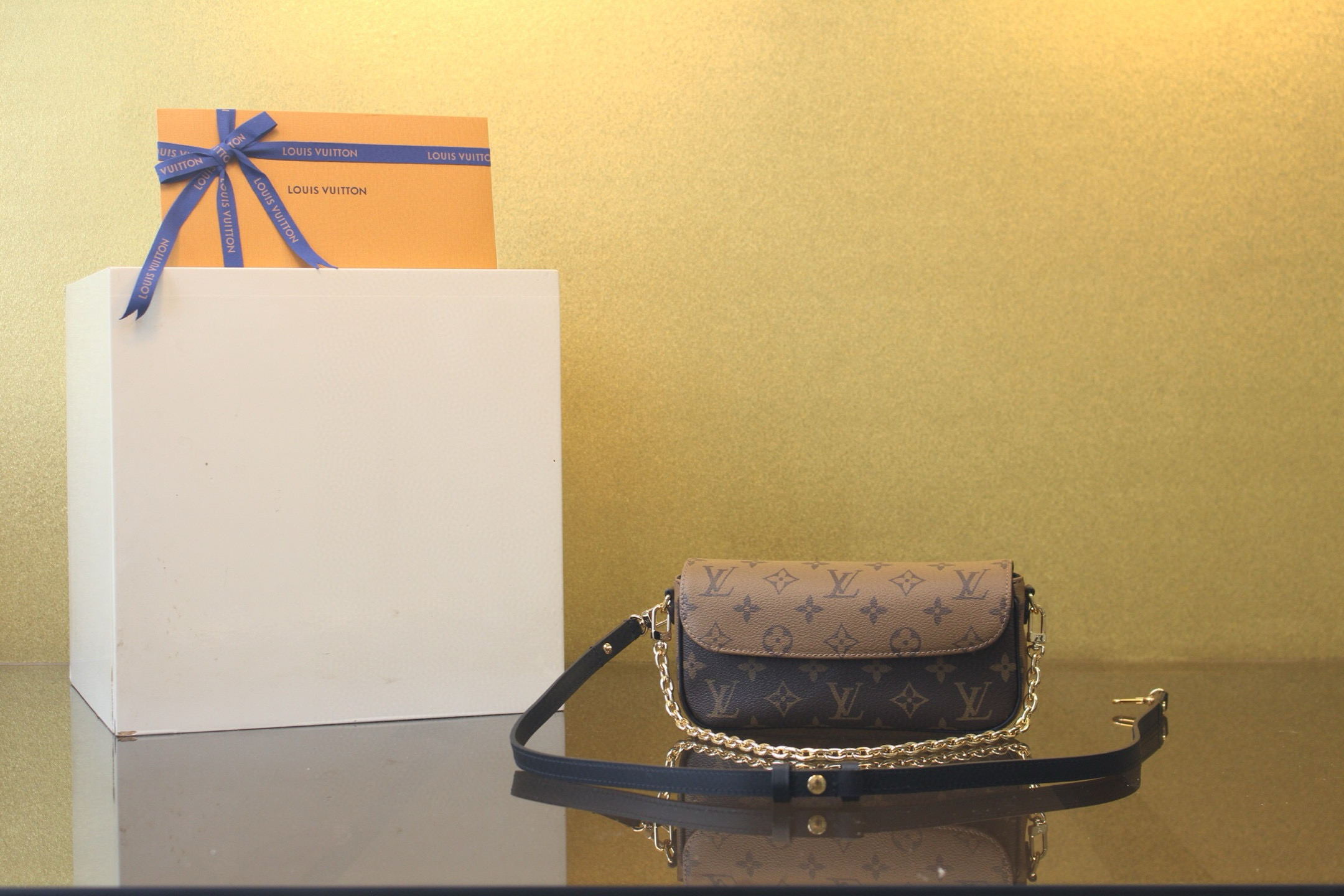 [LOUIS VUITTON] 루이비통 미니백 월릿 온 체인 아이비 모노그램 리버스 캔버스 M26587