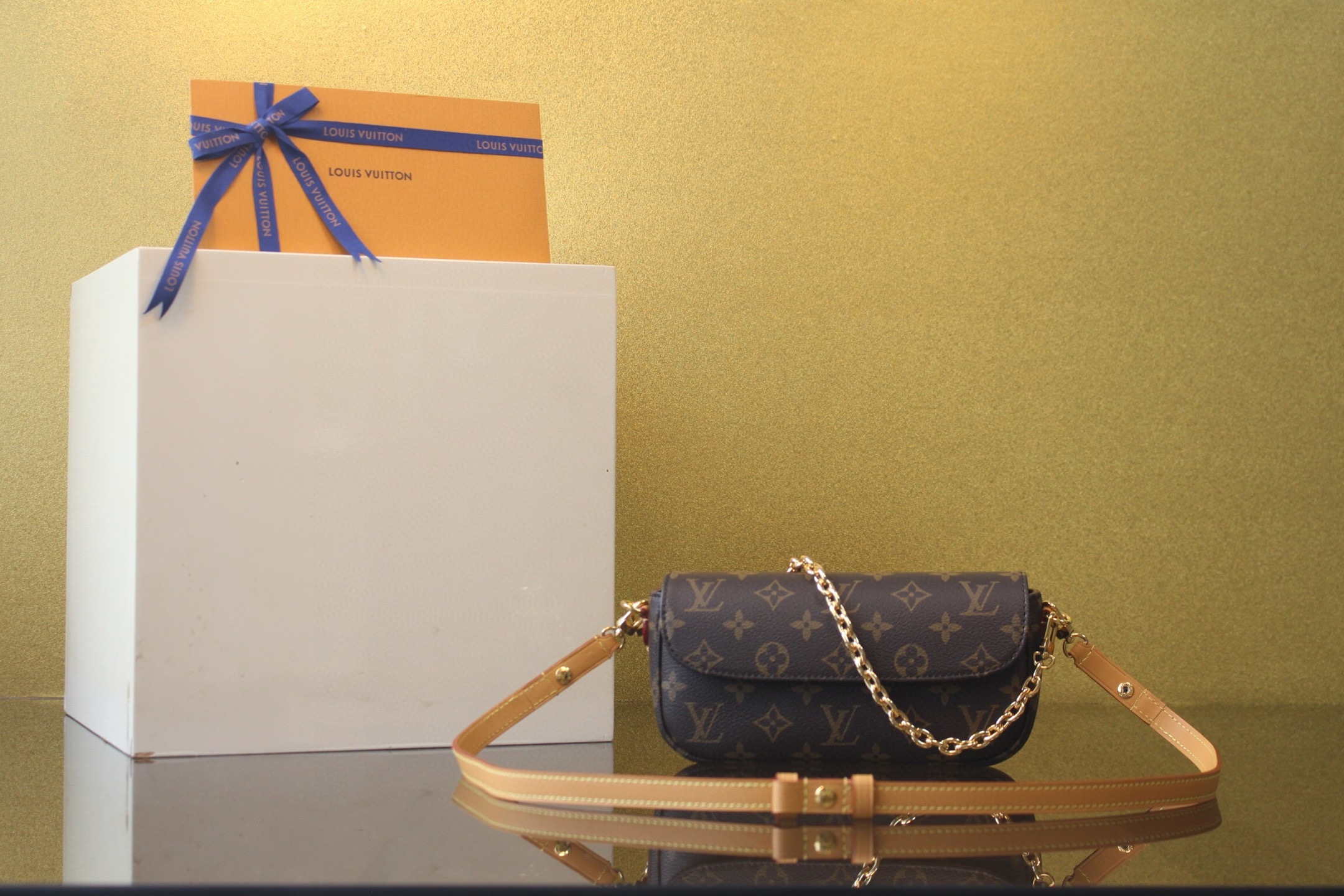 [LOUIS VUITTON] 루이비통 미니백 월릿 온 체인 아이비 모노그램 M81911