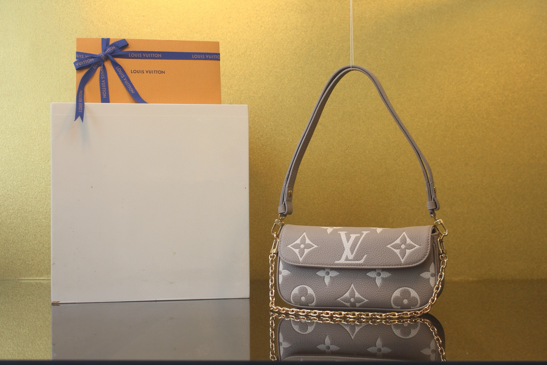 [LOUIS VUITTON] 루이비통 월릿 온 체인 아이비 바이컬러 모노그램 M82211