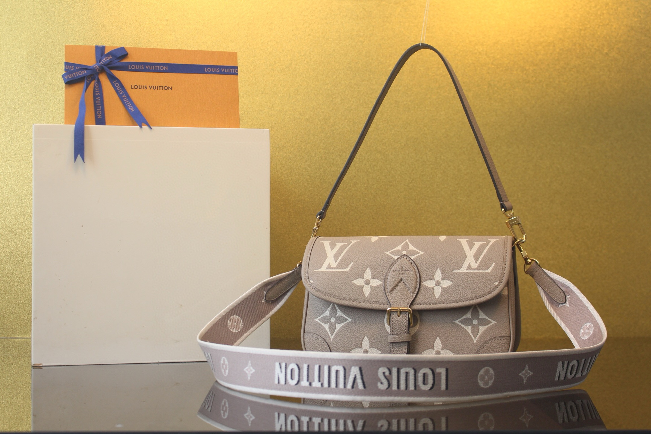 [LOUIS VUITTON] 루이비통 다이앤 바이컬러 앙프렝뜨 크렘 M46583