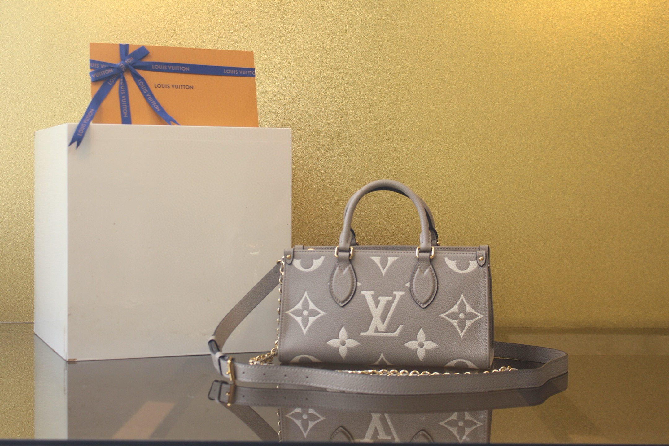 [LOUIS VUITTON] 루이비통 온더고 이스트 웨스트 M23641