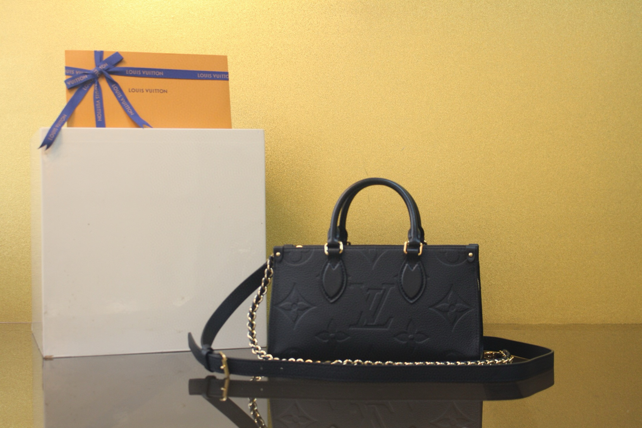 [LOUIS VUITTON] 루이비통 토트백 온더고 이스트 웨스트 블랙 M23640