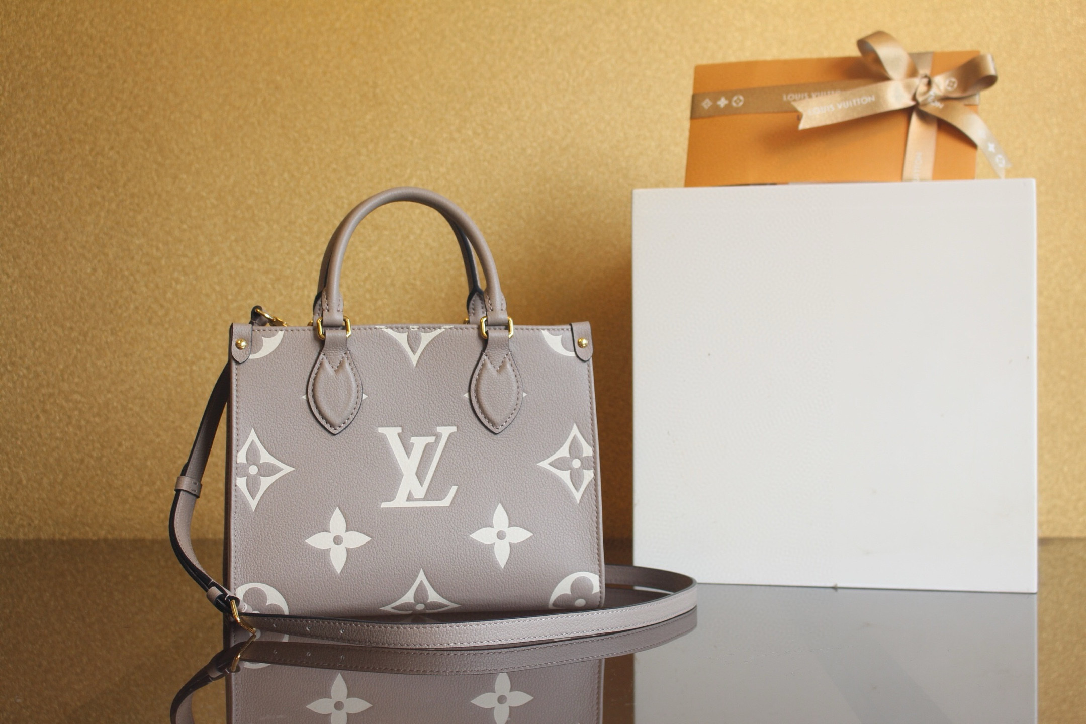 [LOUIS VUITTON] 루이비통 온더고 PM M45779