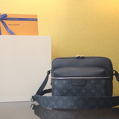 [LOUIS VUITTON] 루이비통 메신저백 크로스백 아웃도어 블랙 M30233
