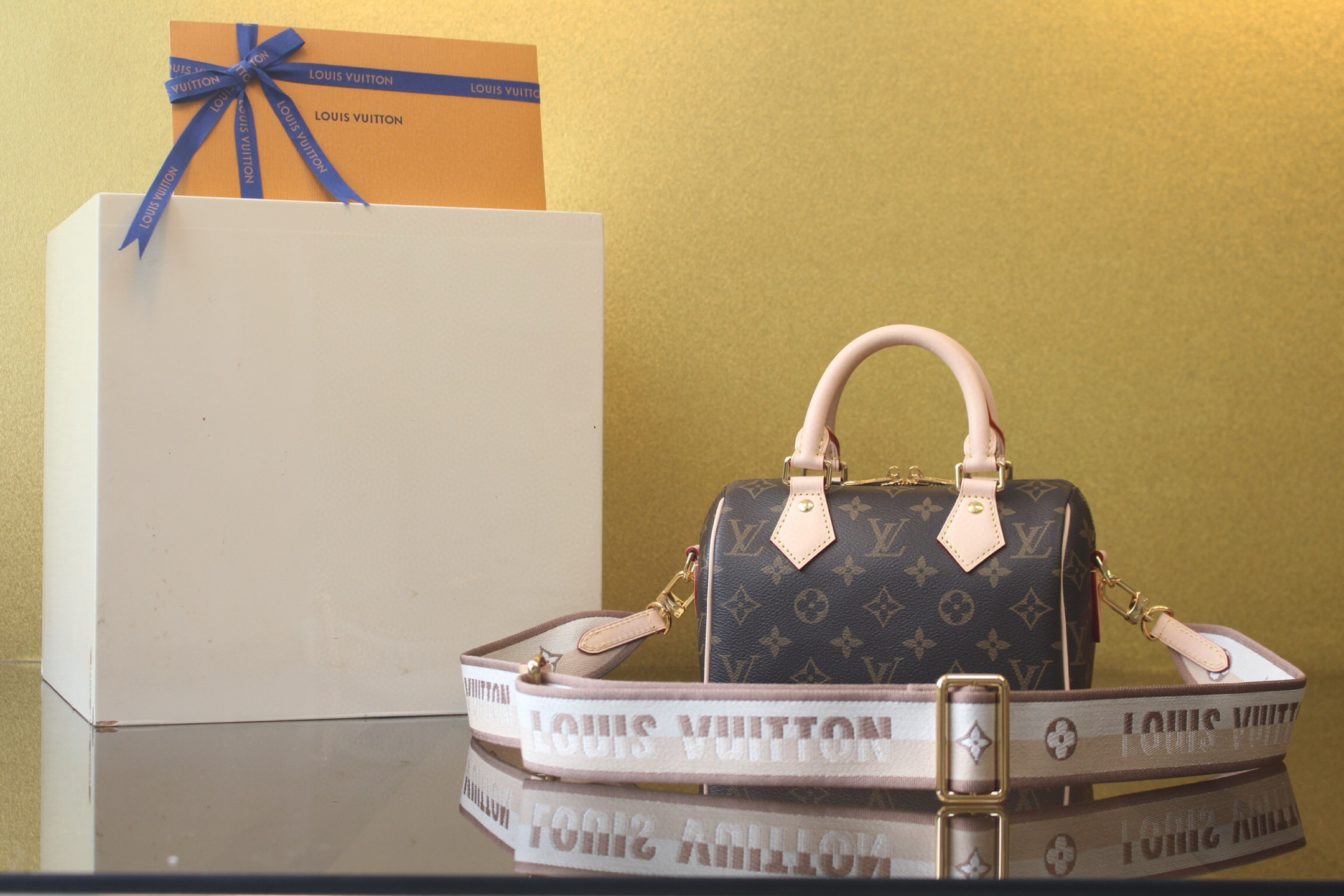 [LOUIS VUITTON] 루이비통 스피디 반둘리에 20 모노그램 베이지 M46222