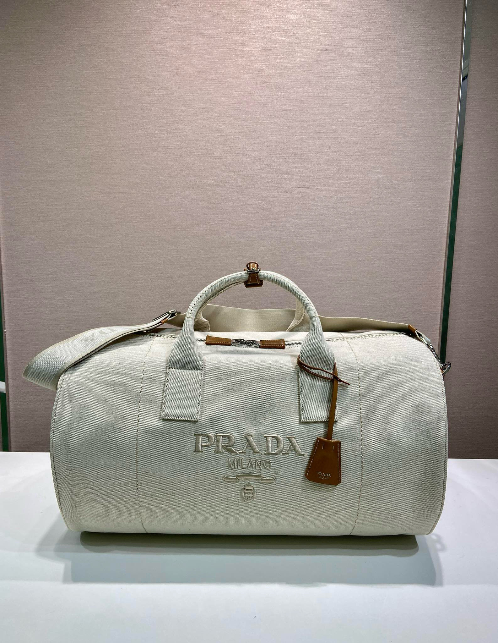[PRADA] 프라다 엠보스드 로고 더플 백 2VC051