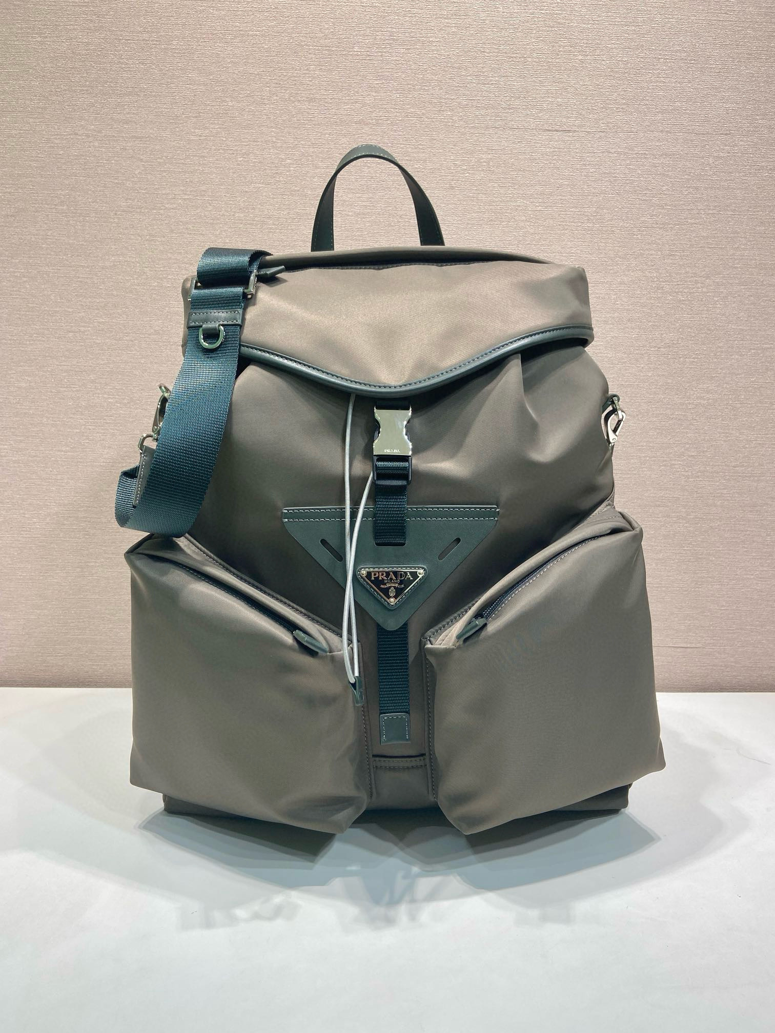 [PRADA] 프라다 리나일론 가죽 백팩 블랙 2VZ108