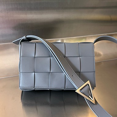 [BOTTEGA VENETA] 보테가베네타 미디엄 카세트 메신저백 708768