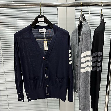 [Thom Browne] 톰브라운 블랙 울 V넥 가디건 남녀공용