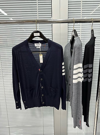 [Thom Browne] 톰브라운 블랙 울 V넥 가디건 남녀공용