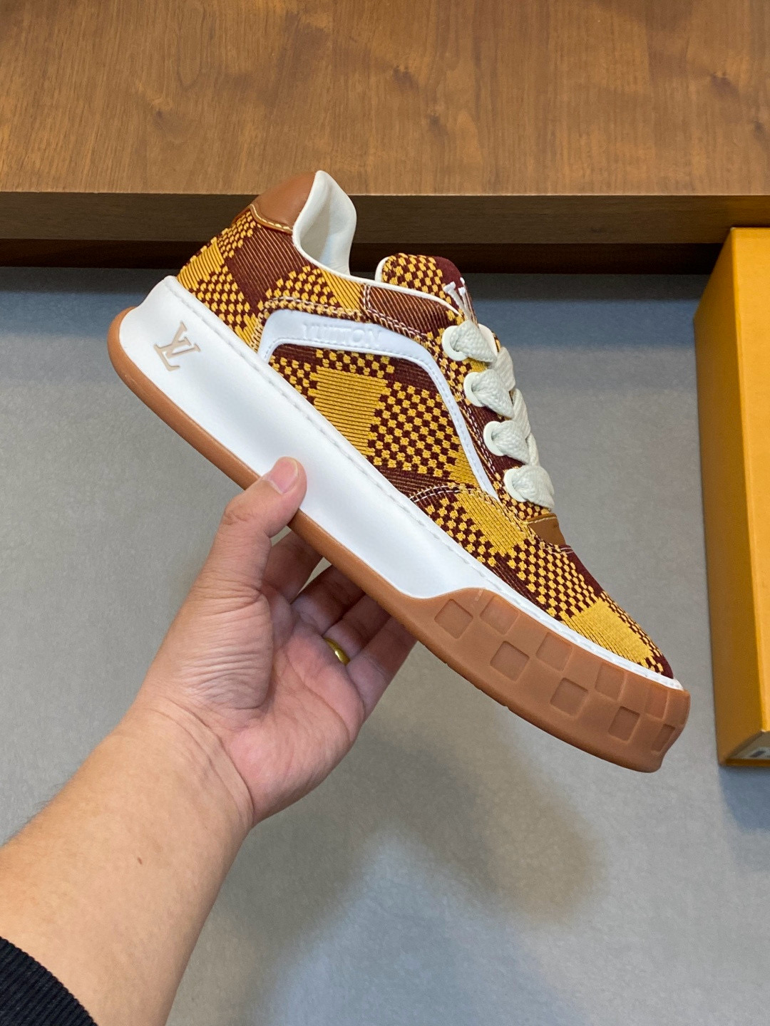 [LOUIS VUITTON] 루이비통 틸티드 스니커즈 남성용