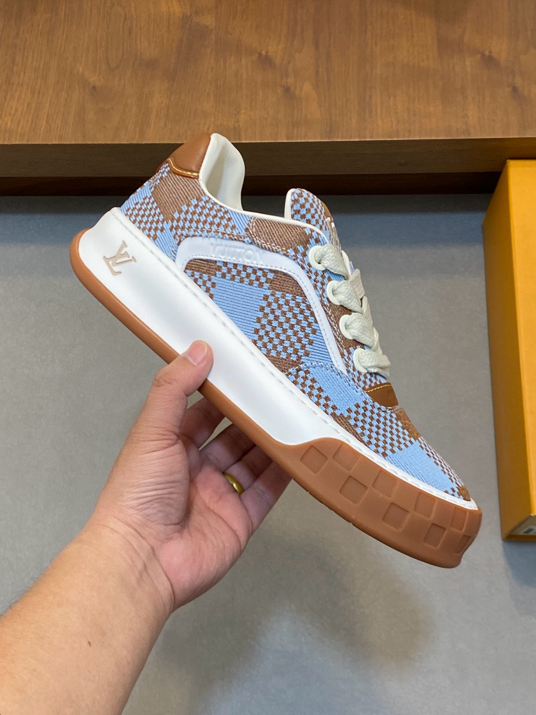 [LOUIS VUITTON] 루이비통 틸티드 스니커즈 남성용