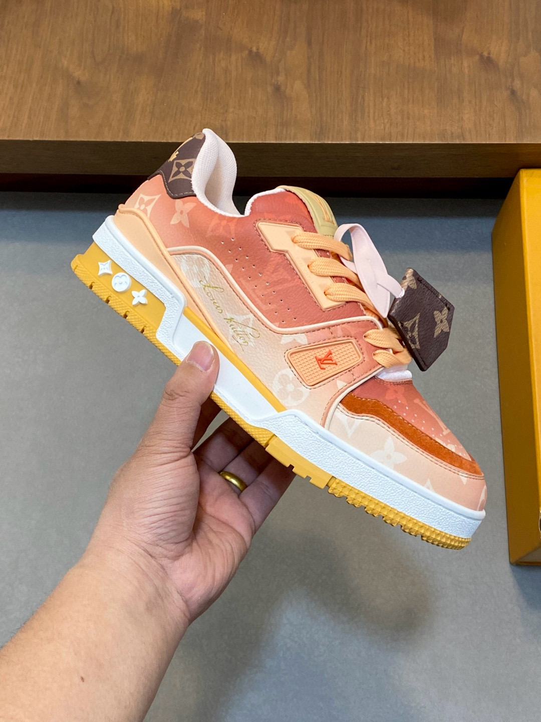 [LOUIS VUITTON] 루이비통 LV 트레이너 스니커즈 남녀공용