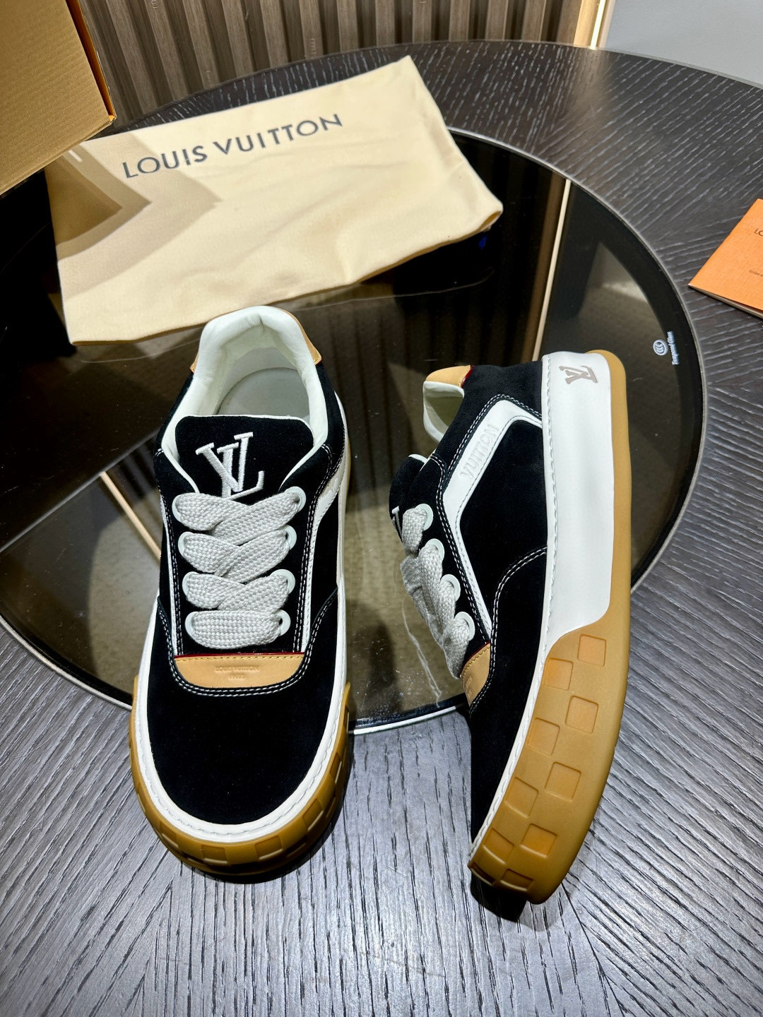 [LOUIS VUITTON] 루이비통 틸티드 스니커즈 남성용