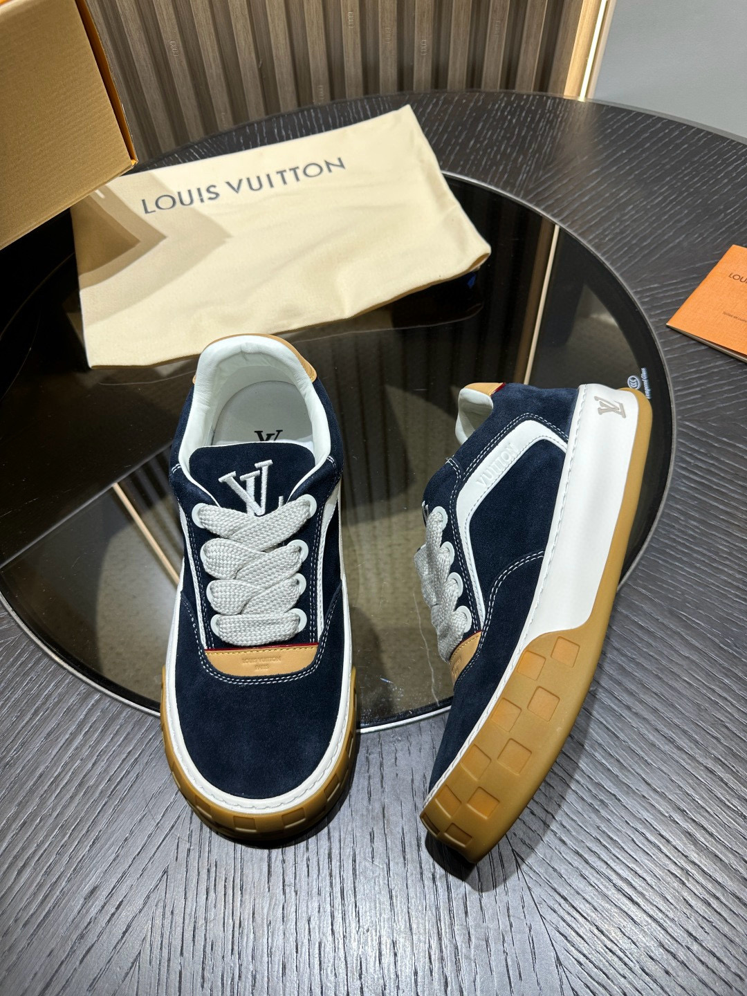 [LOUIS VUITTON] 루이비통 틸티드 스니커즈 남성용